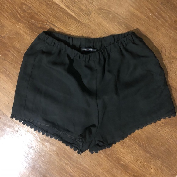 Black shorts - Picture 1 of 1